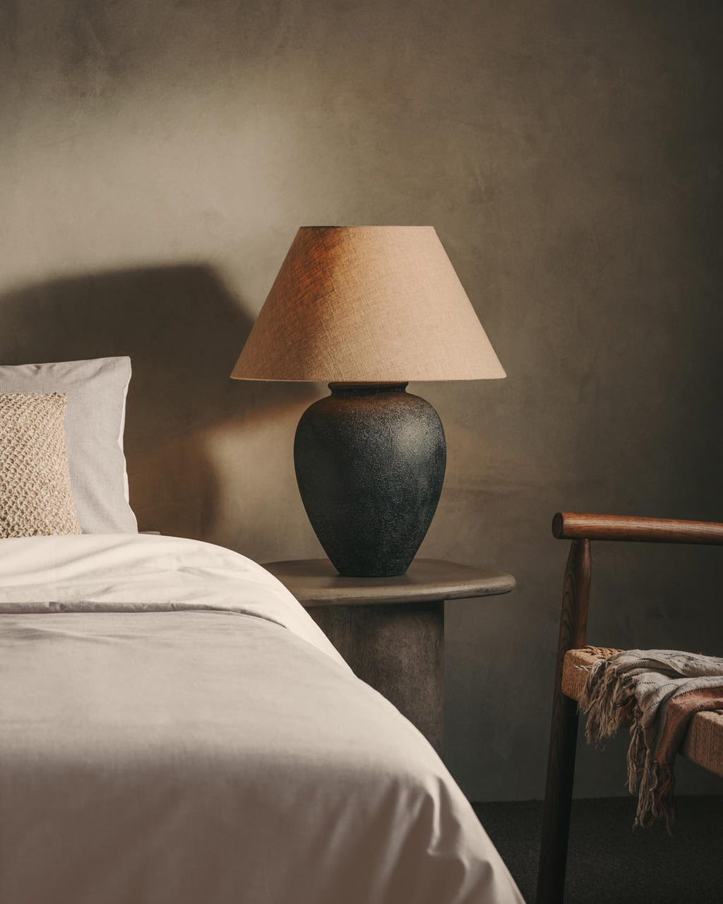 Mercadal Tischlampe aus Keramik mit schwarzem Finish